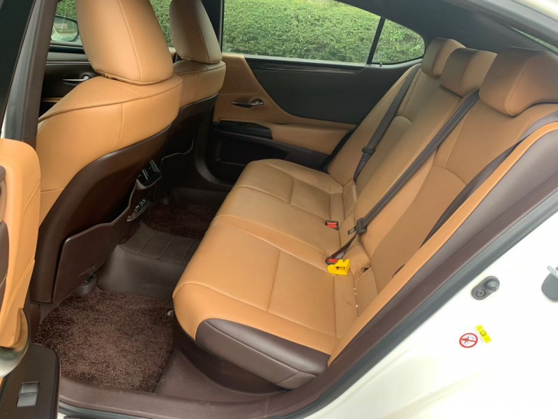 茂名19年雷克萨斯ES6