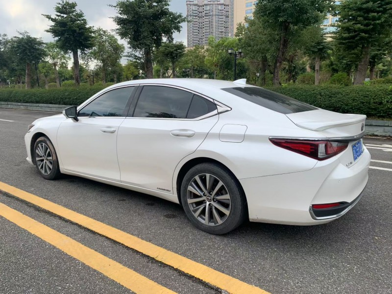 茂名19年雷克萨斯ES7