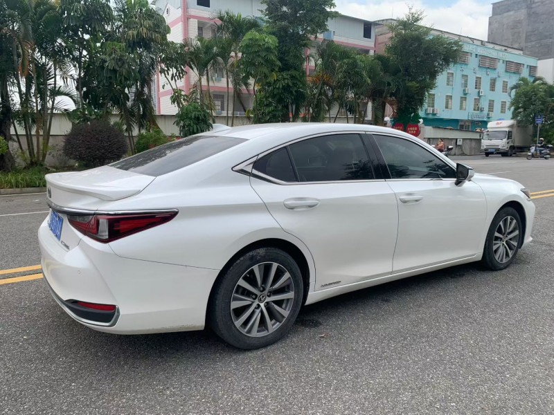 茂名19年雷克萨斯ES8