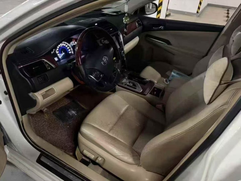 杭州14年丰田凯美瑞5