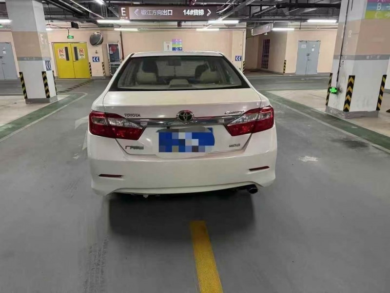 杭州14年丰田凯美瑞8