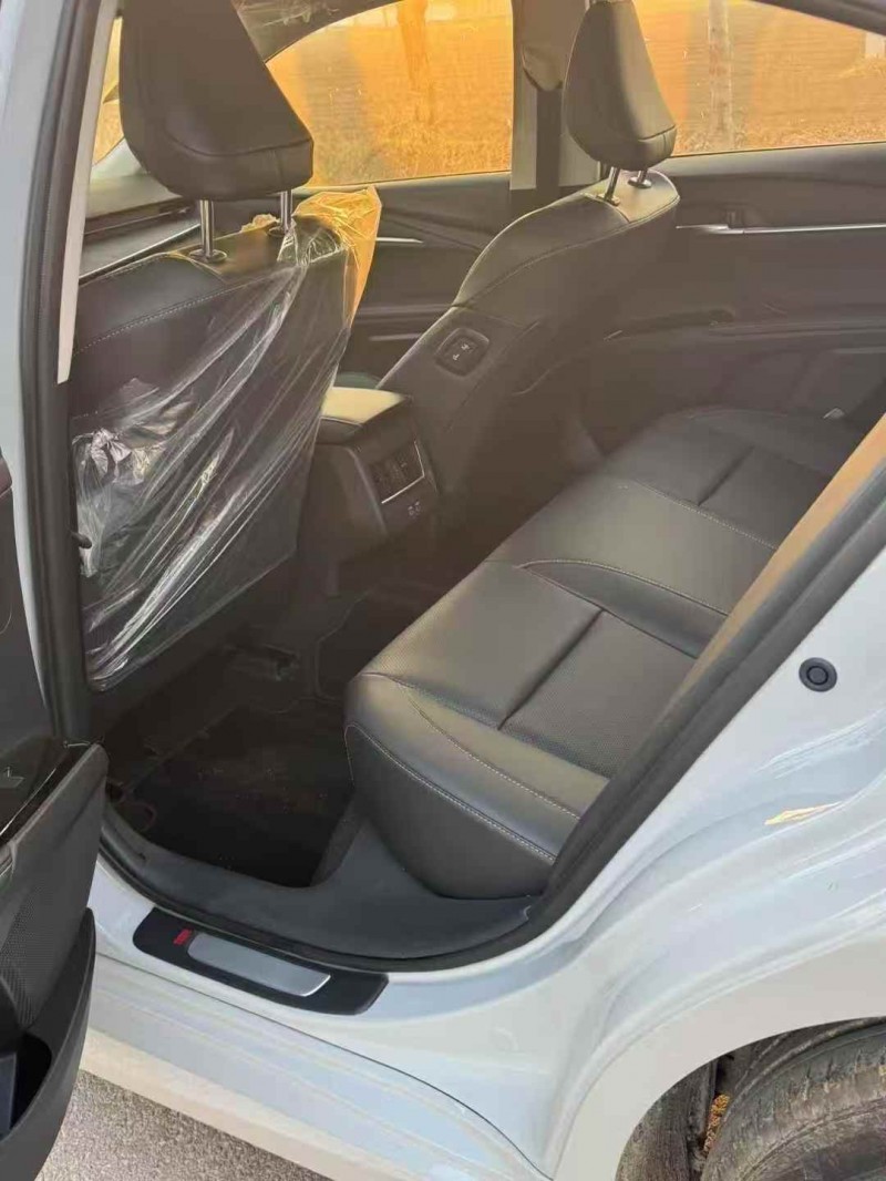 青岛25年丰田凯美瑞4