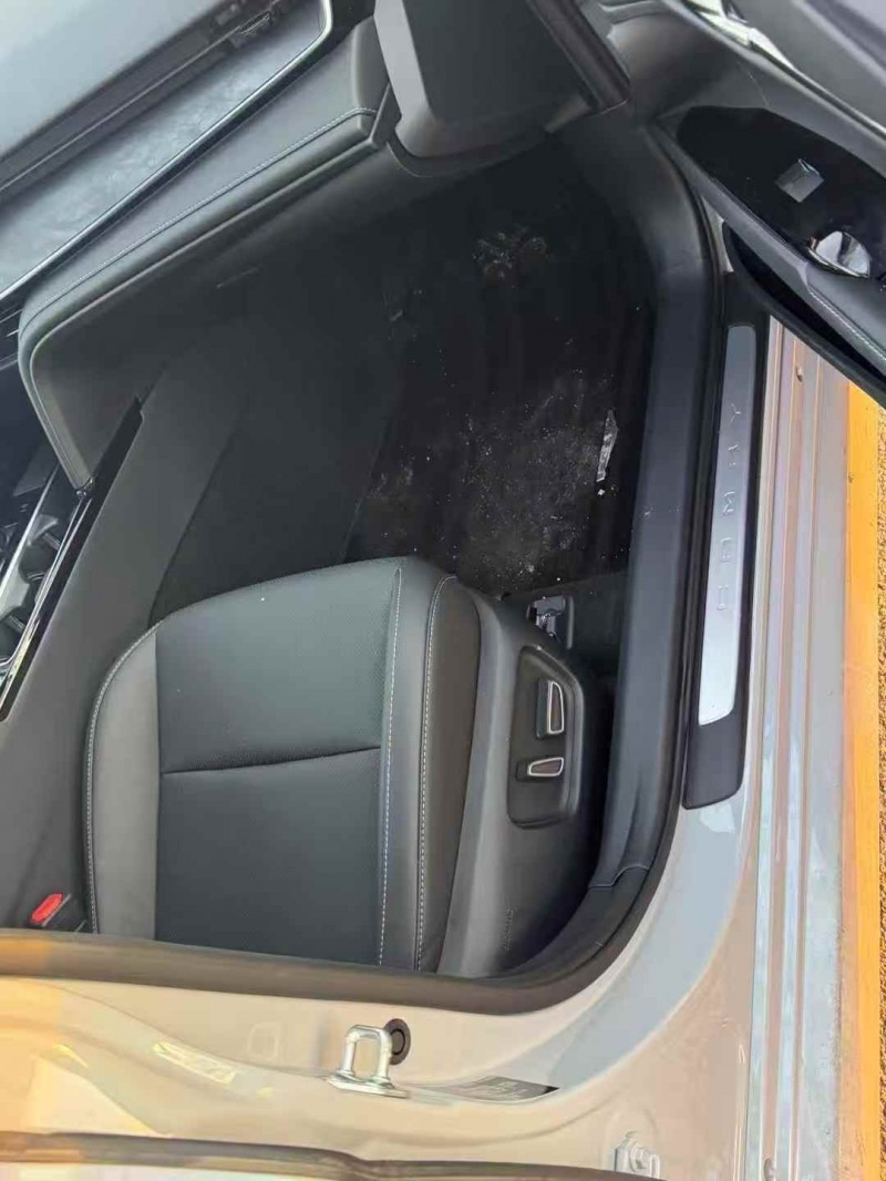 青岛25年丰田凯美瑞6