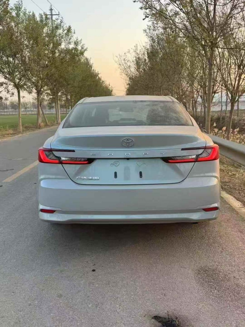 青岛25年丰田凯美瑞9