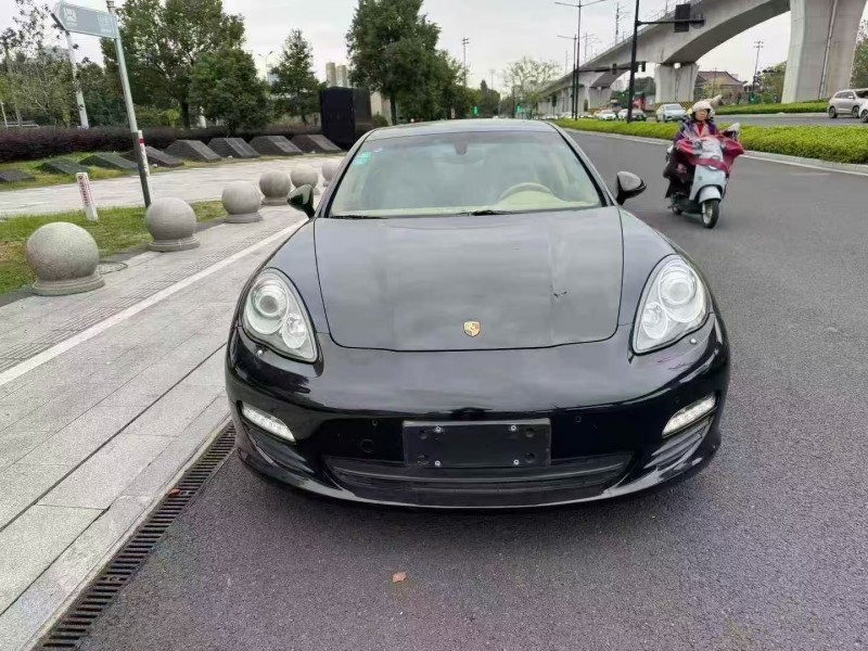 杭州13年保时捷帕拉梅拉1