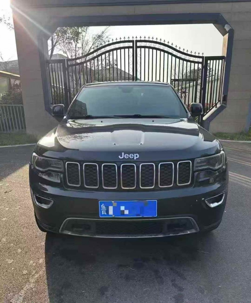 枣庄17年Jeep大切诺基1