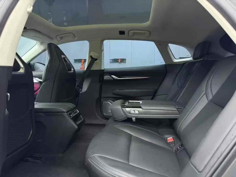 日照23年极氪汽车0015