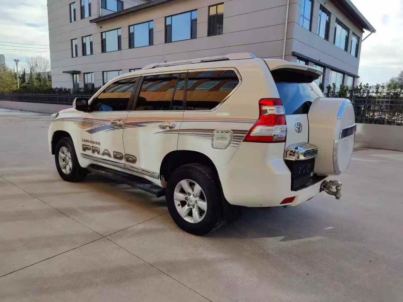 济宁18年丰田普拉多8