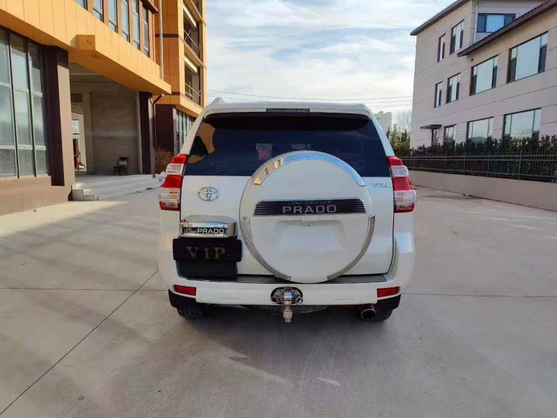 济宁18年丰田普拉多9