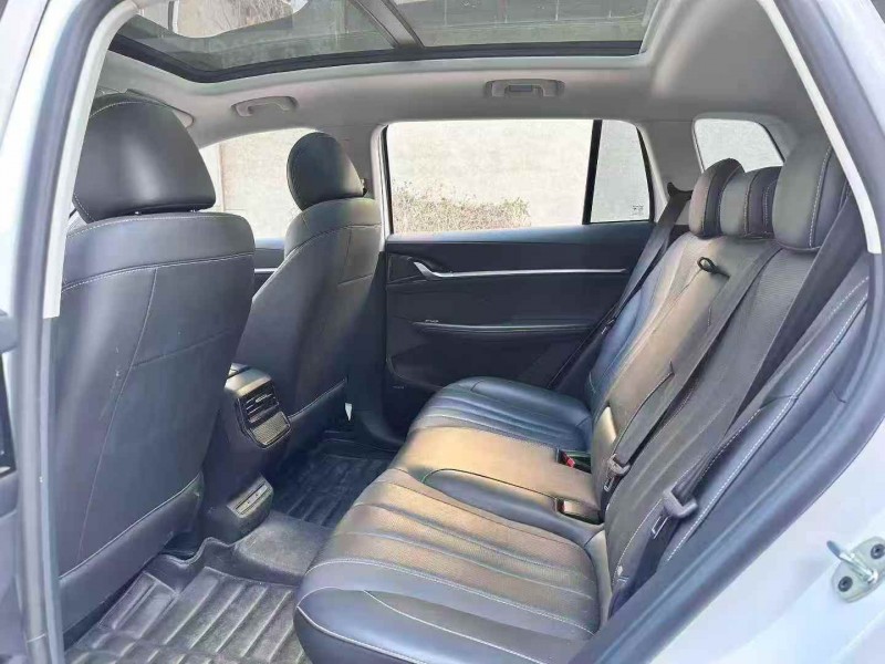 东营23年荣威RX56