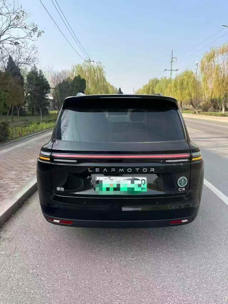 枣庄25年零跑汽车C168