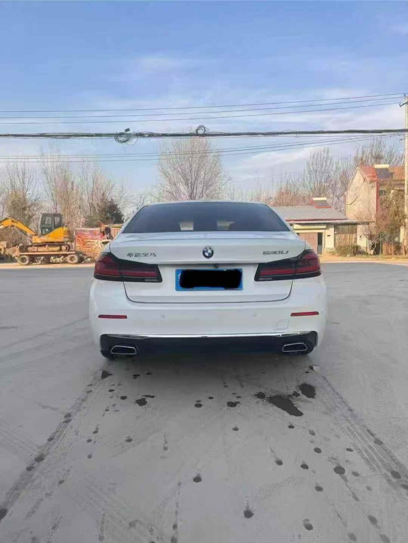 济宁21年宝马5系8