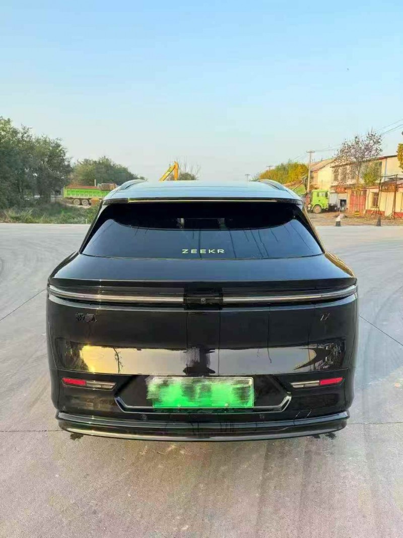 淄博24年极氪汽车7X9
