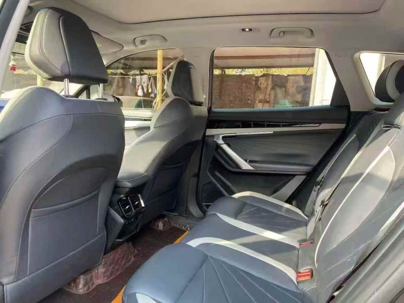 平顶山23年吉利博越4