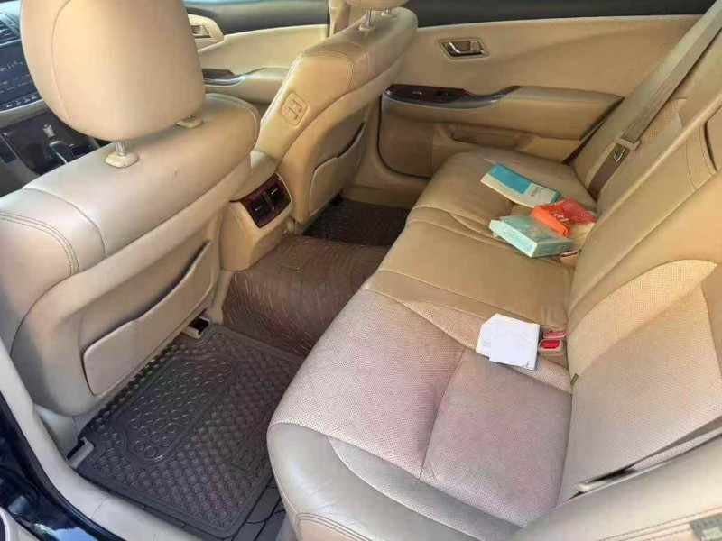 东营13年丰田皇冠4