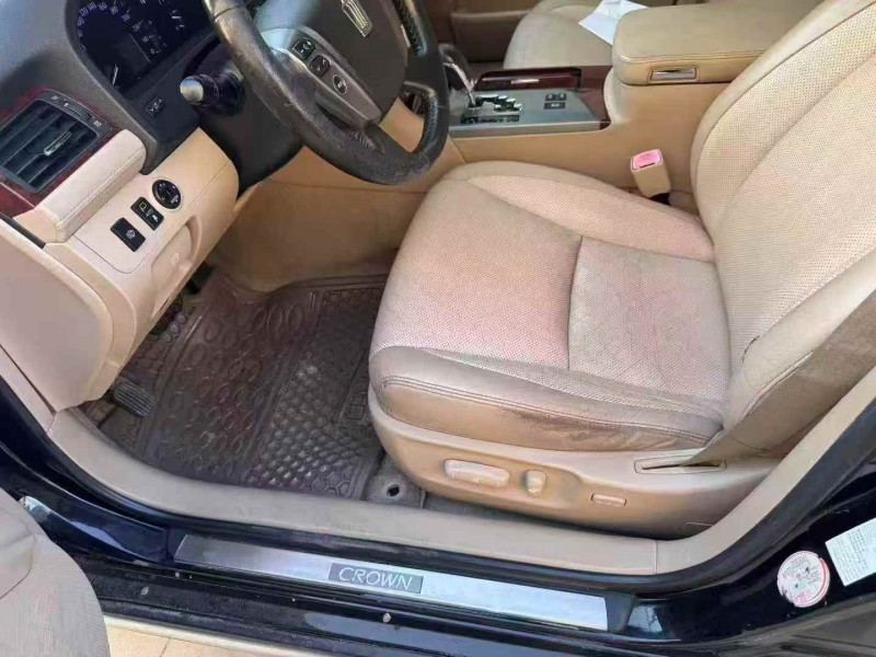 东营13年丰田皇冠5