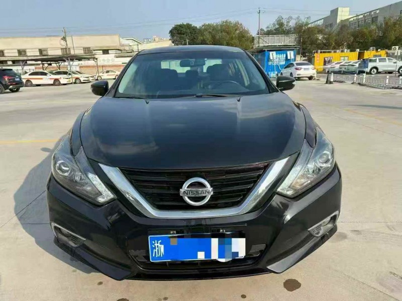 湖州18年日产天籁1