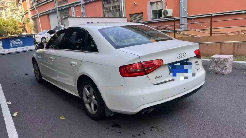 嘉兴14年奥迪A4L8