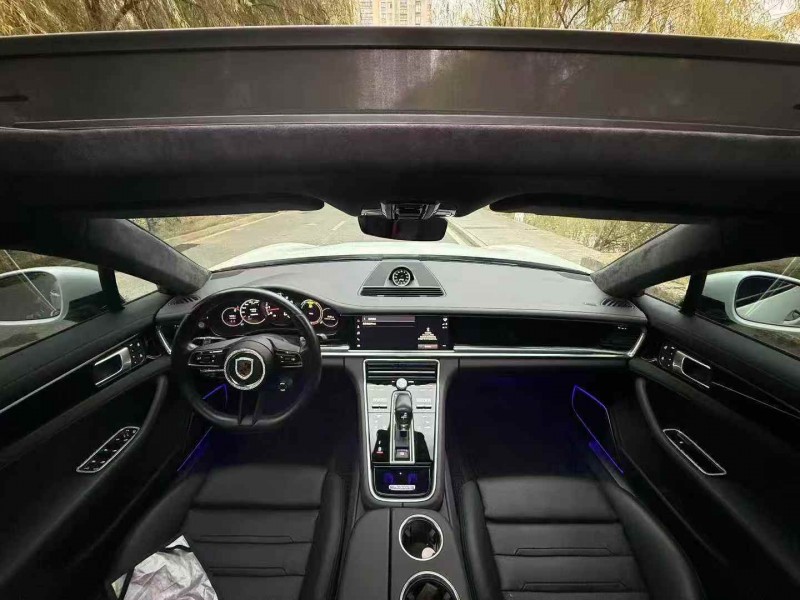 吉安22年保时捷帕拉梅拉6