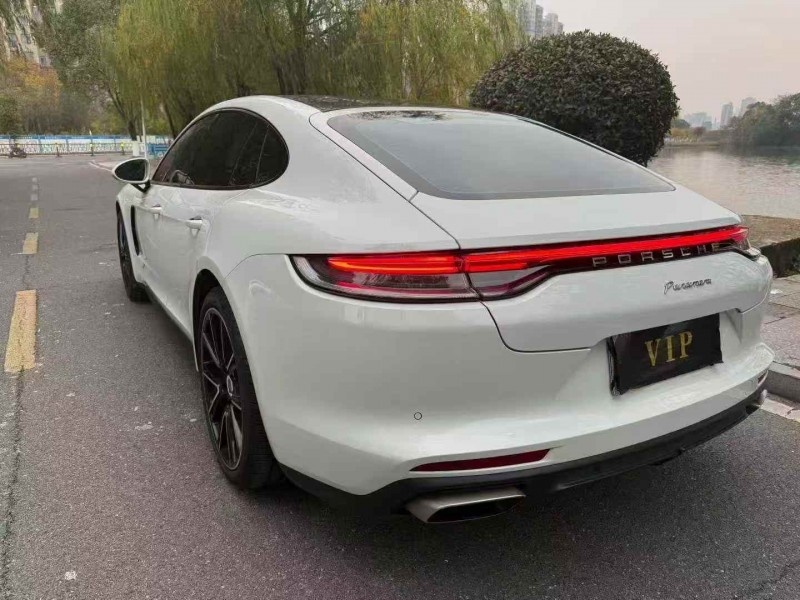 吉安22年保时捷帕拉梅拉7