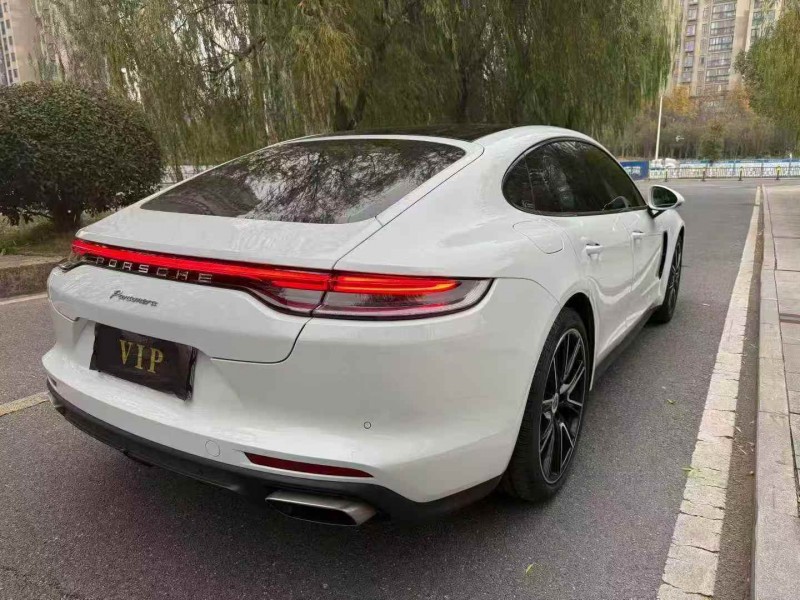 吉安22年保时捷帕拉梅拉8