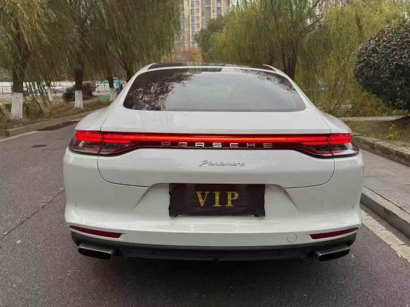 吉安22年保时捷帕拉梅拉9