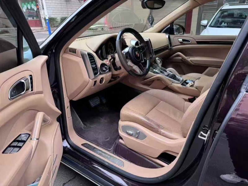 岳阳18年保时捷卡宴3