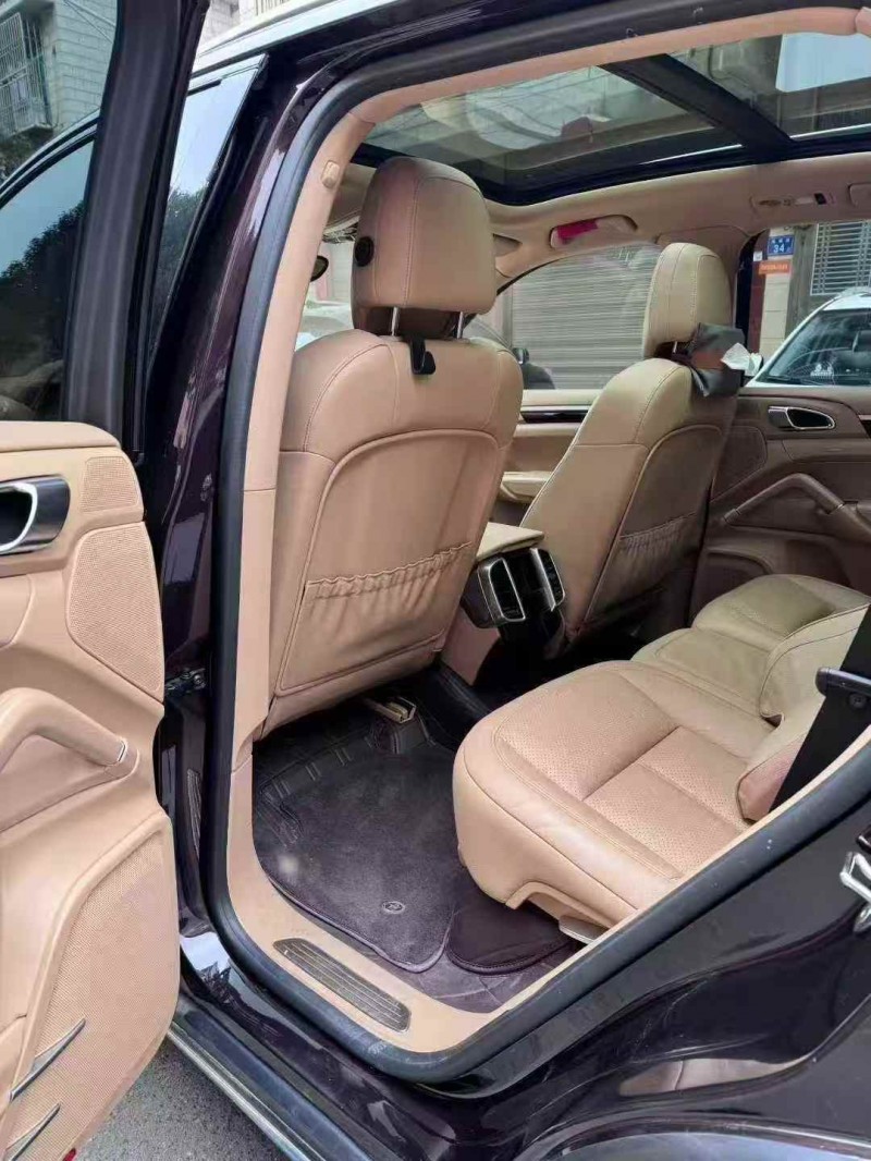 岳阳18年保时捷卡宴5