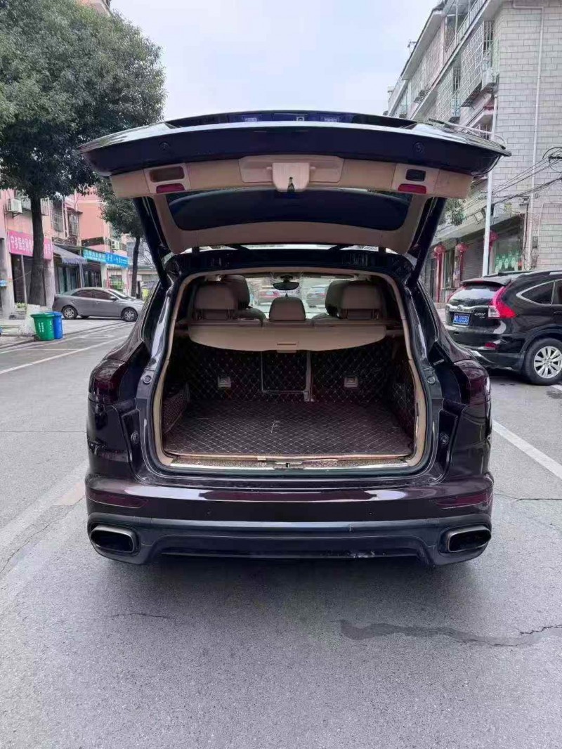 岳阳18年保时捷卡宴7