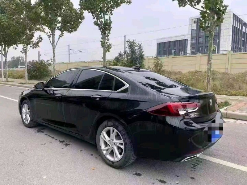 洛阳25年别克君威8