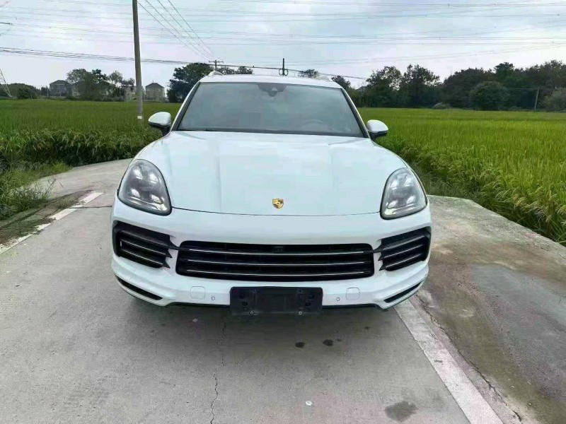 湖州19年保时捷卡宴1