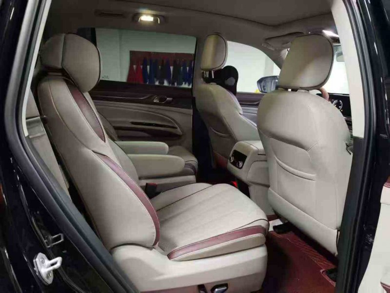 黔西南22年福特领裕5