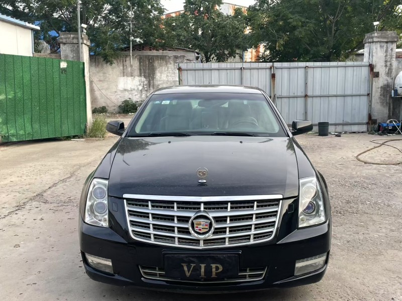 济宁12年凯迪拉克赛威1