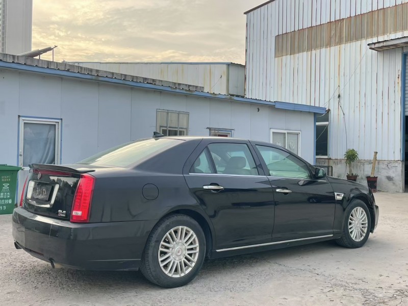 济宁12年凯迪拉克赛威7