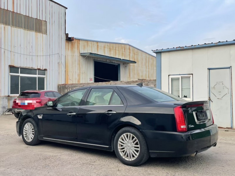 济宁12年凯迪拉克赛威8