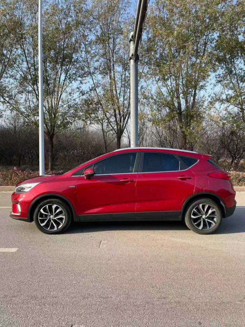 枣庄19年吉利帝豪9