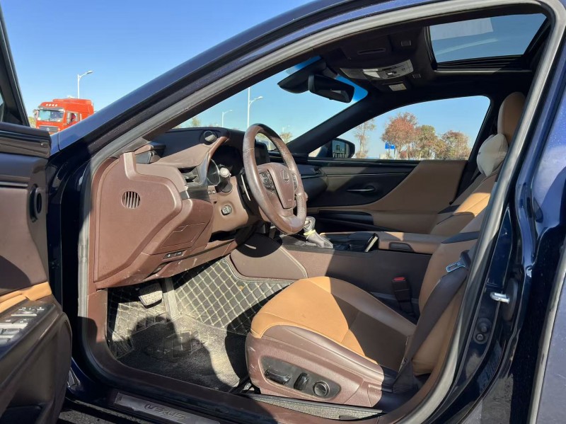 盐城21年雷克萨斯ES4