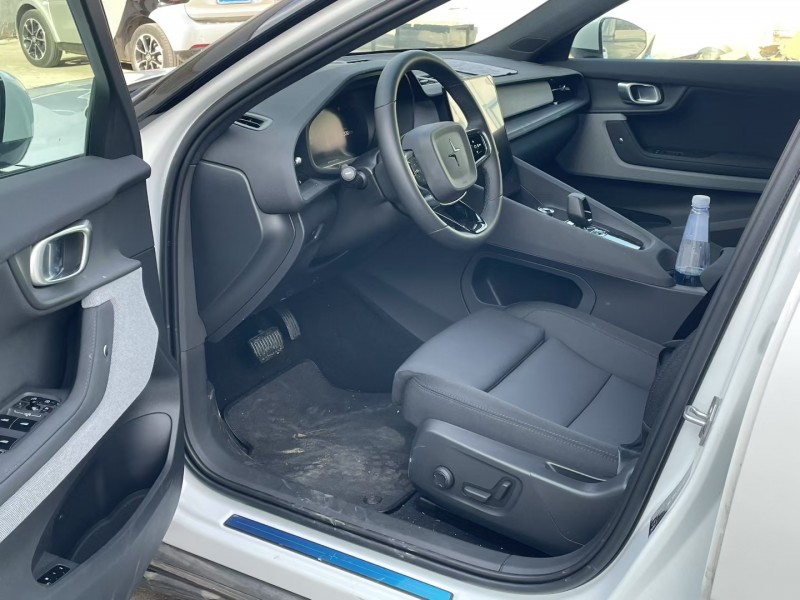 济宁24年沃尔沃极星6