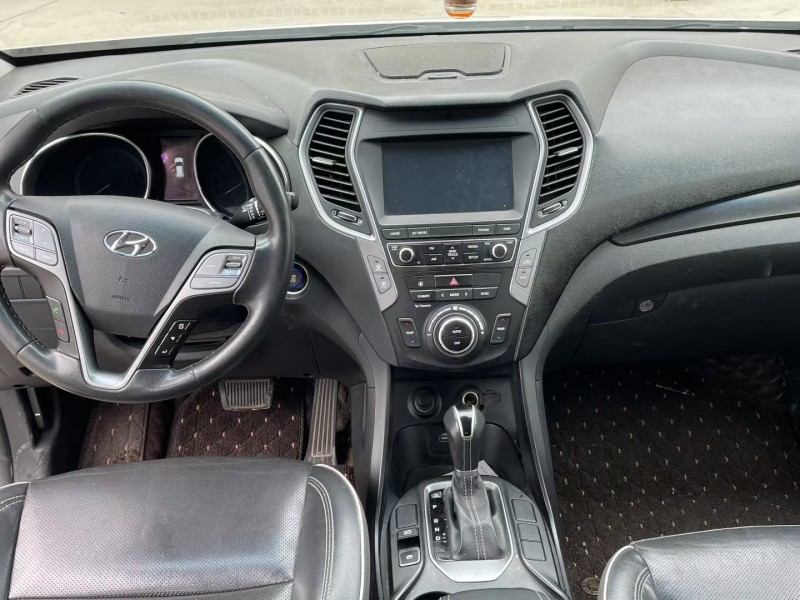 济宁17年现代新胜达4