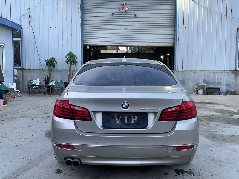 济宁17年宝马5系9