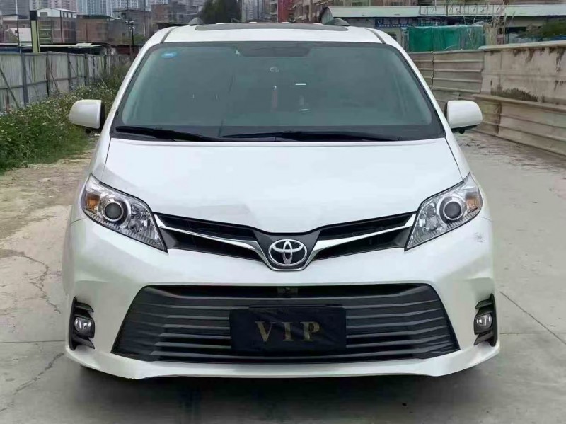 南宁21年丰田塞纳1