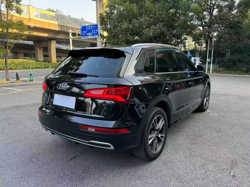 长沙18年奥迪Q54