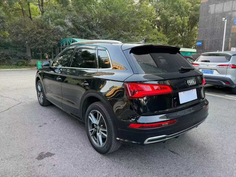 长沙18年奥迪Q56