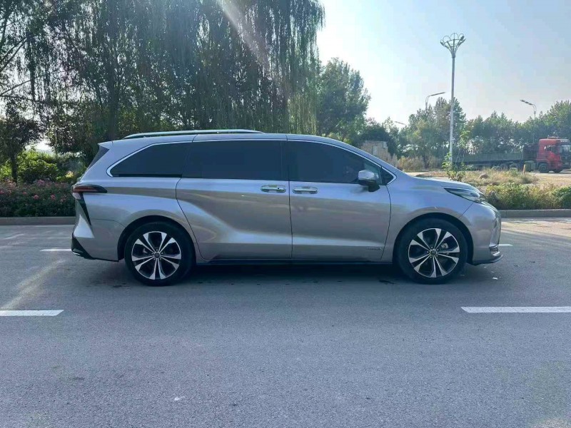 枣庄23年丰田格瑞维亚3