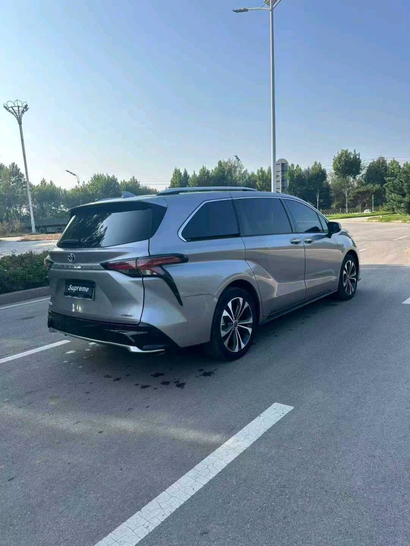 枣庄23年丰田格瑞维亚8