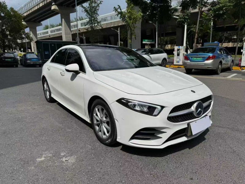 长沙19年奔驰A3