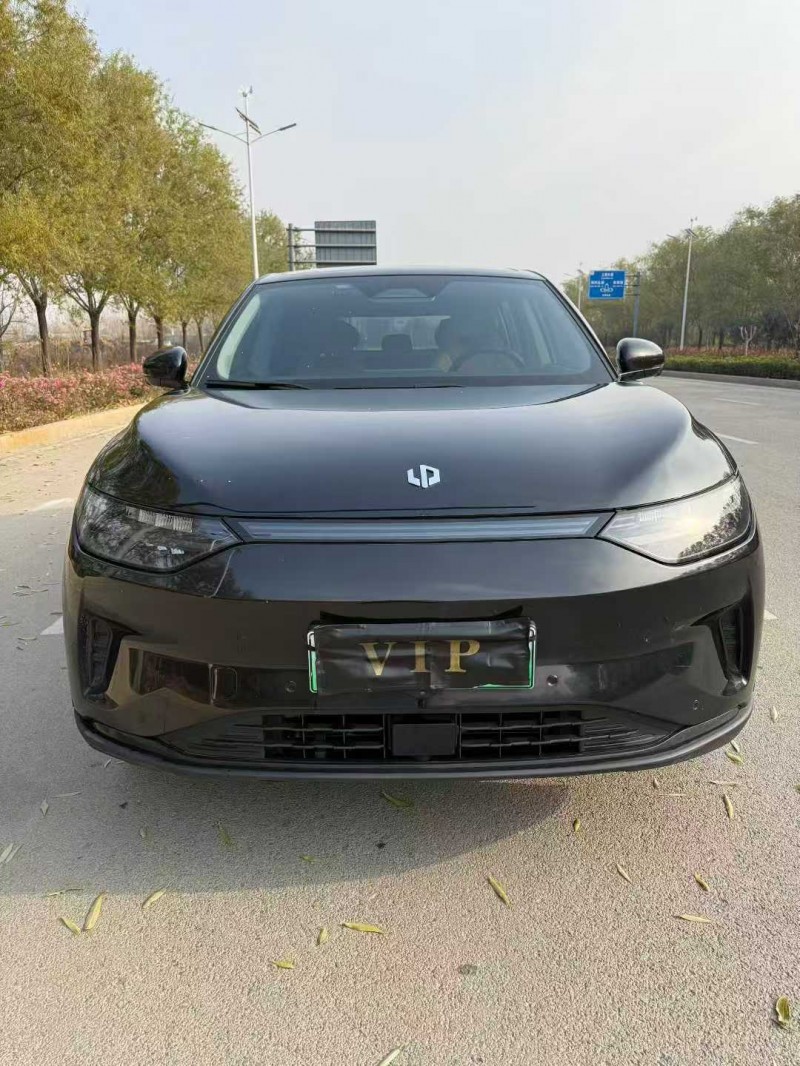 济宁24年零跑汽车C111