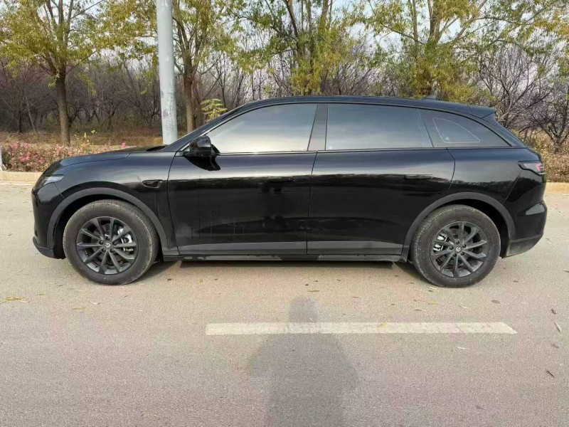 济宁24年零跑汽车C118