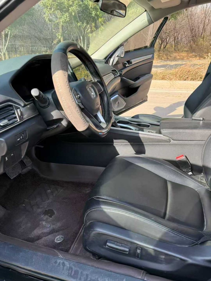 济宁22年本田雅阁4