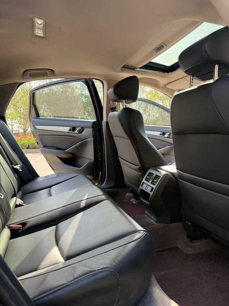 济宁22年本田雅阁6